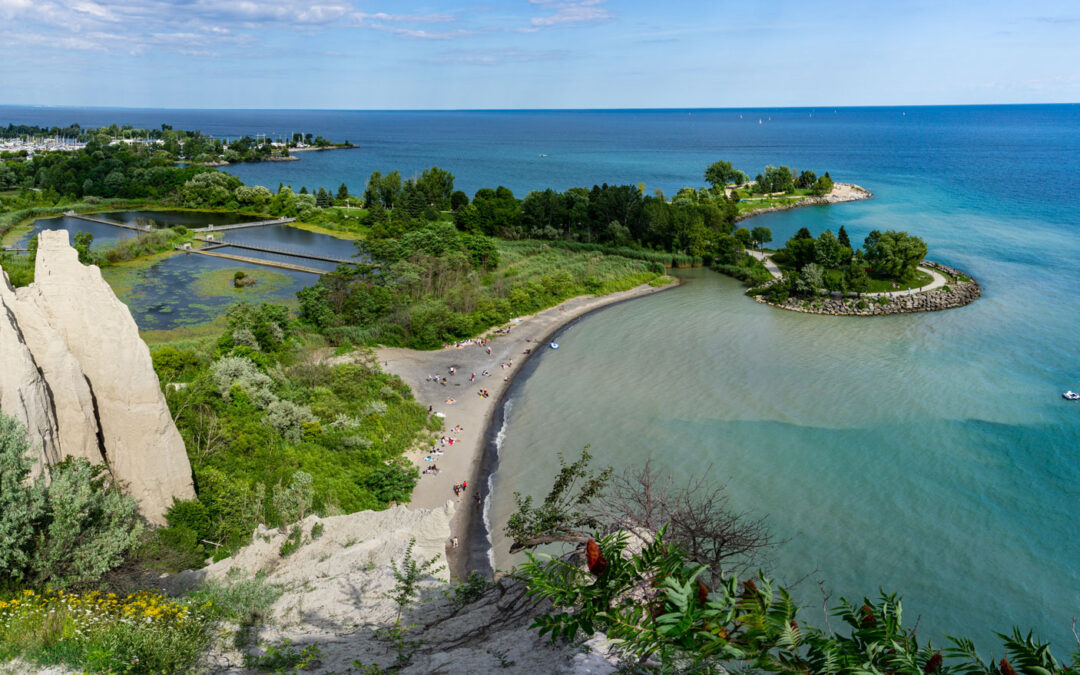 Scarborough-Bluffs-aerial-view of Lake Ontario coastline with a yacht.
