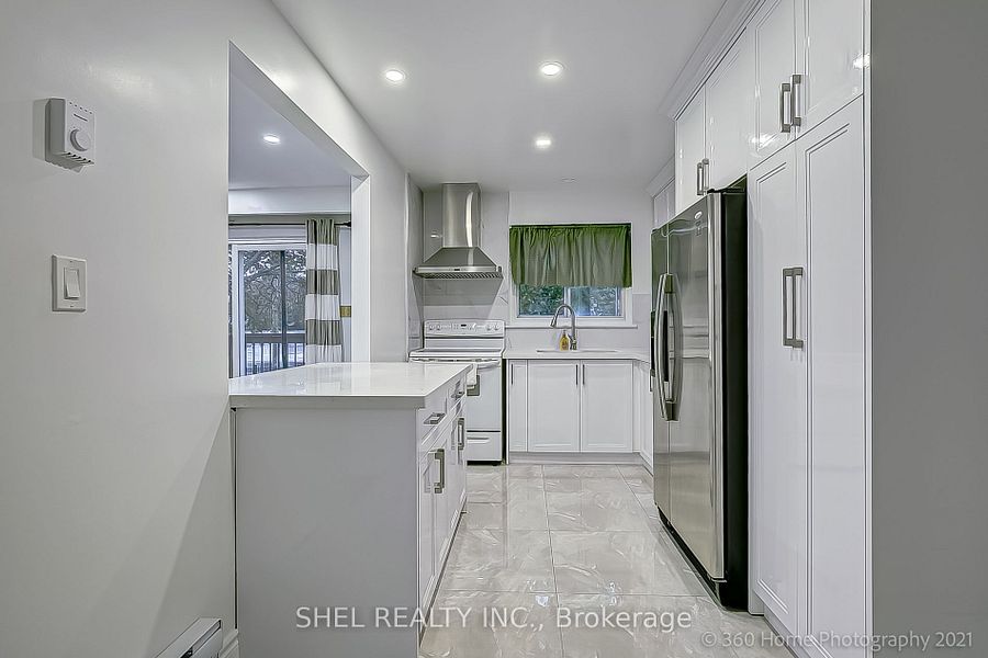 For rent in Toronto - Bachelor condo feels like a penthouse.